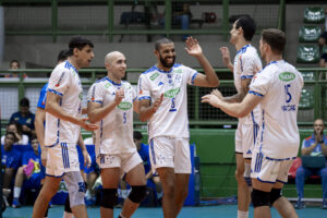 Jogadores de vlei do Cruzeiro em quadra (foto: Agncia i7/Cruzeiro/Divulgao)