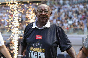 Ubaldo Miranda, dolo do Atltico, em homenagem na Arena MRV (foto: Pedro Souza/Atltico)