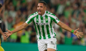 Vitor Roque comemora primeiro gol pelo Betis (foto: Divulgao/Betis)