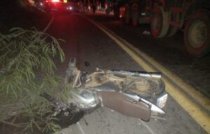 Batida frontal entre moto e caminhão deixa motociclista morto na BR-259, em Resplendor