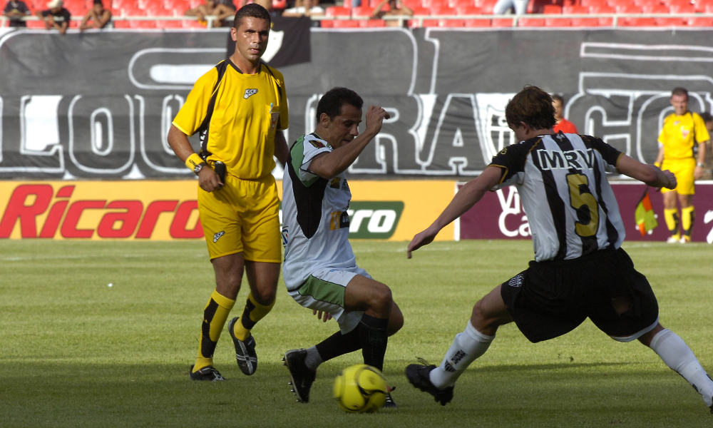 Euller em ao pelo Amrica diante do Atltico - (foto: Emmanuel Pinheiro/Estado de Minas)