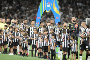 Jogadores do Atltico antes de jogo contra o Manaus, pela Copa do Brasil, no Mineiro (foto: Alexandre Guzanshe/EM/D.A Press)