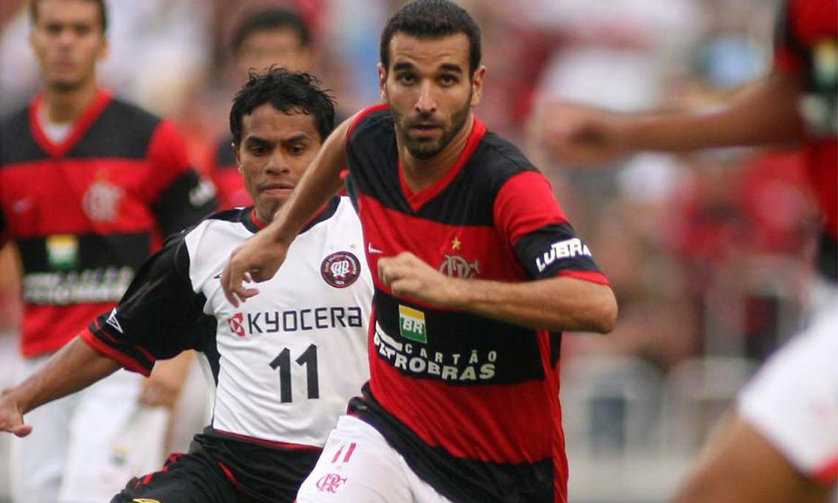 Lo Medeiros com a camisa do Flamengo - (foto: Mauricio Val/FOTOCOM.NET. 25/11/2007)