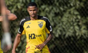 Jnior Santos em treino pelo Atltico (foto: Pedro Souza / Atltico)