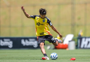 Gustavo Scarpa, meia do Atltico, em preparao para o jogo contra o Manaus pela Copa do Brasil (foto: Paulo Henrique Frana / Atltico)