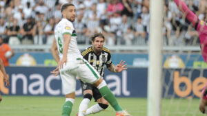 Gol de Lyanco diante do Amrica no jogo de ida da final do Mineiro (foto: Alexandre Guzanshe/EM/D.A Press)