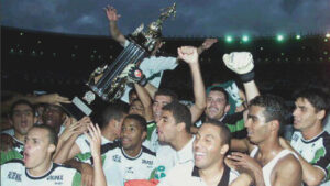 Time do Amrica na conquista do Campeonato Mineiro de 2001 sobre o Atltico no Mineiro (foto: Marcos Michelin/EM/D.A Press)