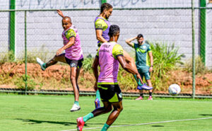 Jogadores do Amrica em treino no CT Lanna Drumond (foto: Mouro Panda/Amrica)