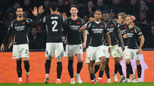 Time do Arsenal em vitria sobre o PSV na Champions League (foto: JOHN THYS / AFP)