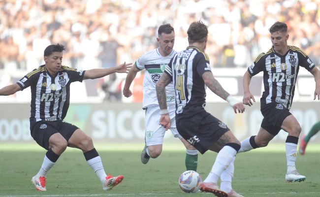 Atltico e Amrica no jogo de ida da final do Mineiro - (foto: Alexandre Guzanshe/EM/D.A Press)