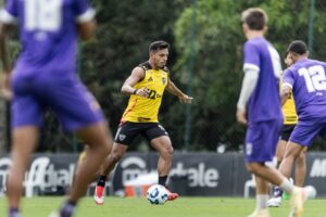 Gabriel Menino em jogo-treino pelo Atltico (foto: Pedro Souza/Atltico)