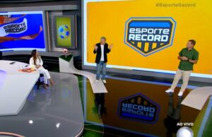 Cleber Machado apresenta o Esporte Record (foto: Reproduo/TV Record)