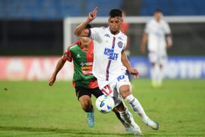 Lance do jogo entre Boston River e Bahia pela Copa Libertadores (foto: DANTE FERNANDEZ / AFP)