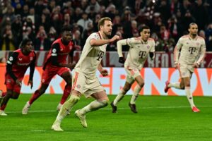 Harry Kane celebrando gol com punho cerrado (foto: Tobias Schwarz / AFP)