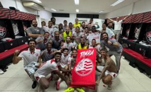 Jogadores do Nutico celebram vitria na segunda fase da Copa do Brasil (foto: Divulgao/Nutico)