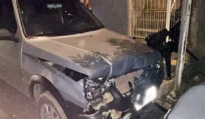 Motorista jogou Fiat Uno em cima de mesa onde estava Lo Medeiros (foto: O Vigilante Online)