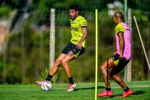 Jonathas em treino do Amrica (foto: Mouro Panda / Amrica)