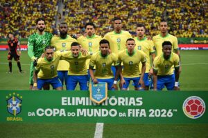 Jogadores da Seleo Brasileira antes de jogo com a Colmbia (foto: EVARISTO SA / AFP)