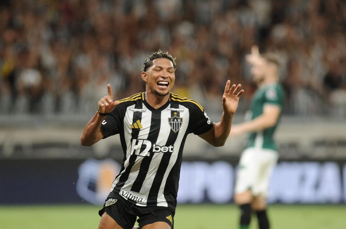 Rony comemora terceiro gol do Atltico sobre o Manaus na Copa do Brasil - (foto: Alexandre Guzanshe/EM/D.A Press)