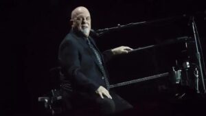 Billy Joel adia shows após cirurgia decorrente de queda no palco