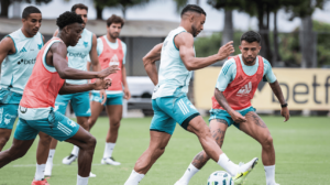 Jogadores do Cruzeiro em treinamento na Toca da Raposa 2 (foto: Gustavo Aleixo/Cruzeiro)