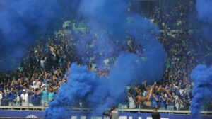 Torcedores do Cruzeiro no Mineiro, em Belo Horizonte (foto: Alexandre Guzanshe/EM/D.A Press)