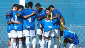 Jogadores do Cruzeiro durante jogo pelo Campeonato Brasileiro Sub-20 (foto: Gustavo Martins/Cruzeiro
)