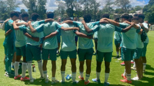 Jogadores do Cruzeiro sub-20 antes de jogo-treino na Toca da Raposa 2 (foto: Reproduo/Cruzeiro)