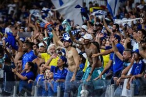 Cruzeiro se defende de acusação de Ronaldo sobre ingressos e camisas