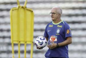 Dorival Jnior em treino da Seleo Brasileira (foto: Rafael Ribeiro/CBF)