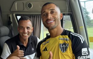 Vitor Hugo e Glauber lado a lado (foto: Divulgao/Atltico)