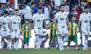 Jogadores do Atltico entrando em campo no jogo contra contra o Tocantinpolis (foto: Pedro Souza/Atltico)