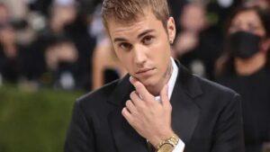 Justin Bieber desabafa sobre inseguranças e rumores de drogas