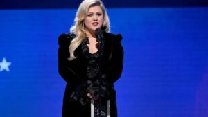 Kelly Clarkson se ausenta de seu talk show por questões pessoais