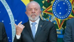 Lula defende multilateralismo e comércio no Brics em visita ao Uruguai