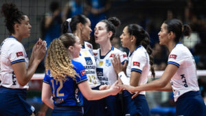 Jogadoras do Minas comemoram ponto no Sul-Americano Feminino de Vlei (foto: Hedgard Moraes/Minas Tnis Clube)