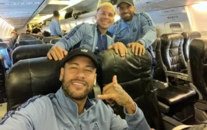 Neymar e elenco do Santos (foto: Reproduo)