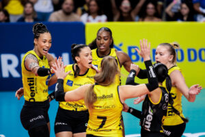 Praia derrotou arquirrival Minas na Superliga Feminina de Vlei (foto: Hedgard Moraes/MTC)