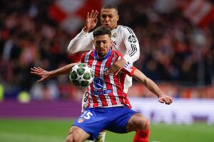 Lenglet, do Atltico de Madrid, e Mbapp, do Real Madrid (foto: Oscar DEL POZO CAAS / AFP)