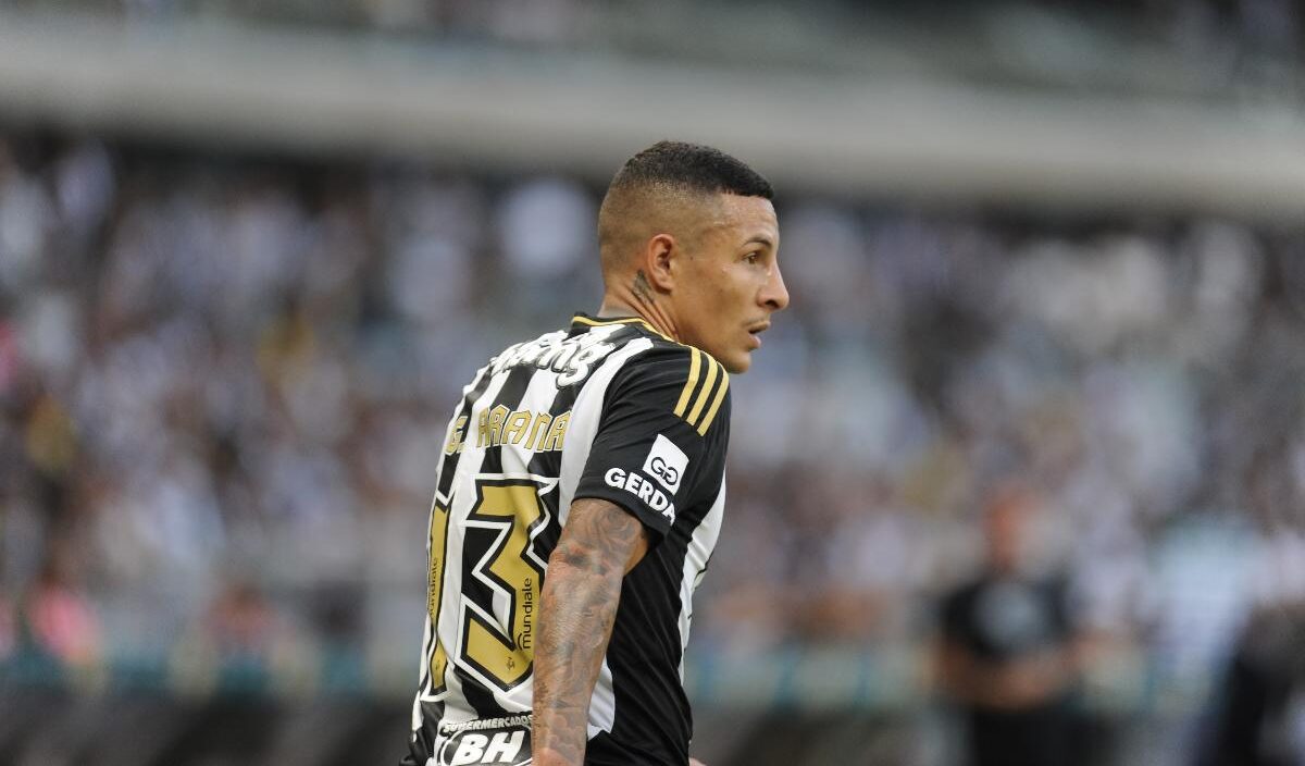 Guilherme Arana, lateral-esquerdo do Atltico - (foto: Alexandre Guzanshe/EM D.A. Press)