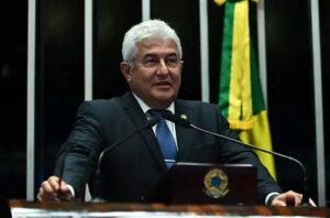 Senador Marcos Pontes critica cerceamento de liberdades no Brasil