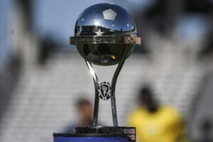 Trofu da Copa Sul-Americana (foto: Staff Images/Conmebol)