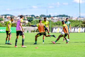 Jogadores do Amrica em treino (foto: Mouro Panda/Amrica)