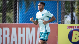 Atacante Wanderson, do Cruzeiro, em treinamento na Toca da Raposa 2 (foto: Gustavo Aleixo/Cruzeiro)