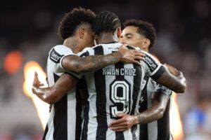 Jogadores do Botafogo comemoram gol no Nilton Santos (foto: Vtor Silva/Botafogo)