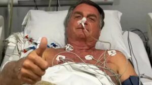 Jair Bolsonaro avança para dieta líquida após retirada de sonda, diz hospital