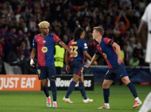 Yamal comemora gol do recorde pelo Barcelona contra a Inter de Milão