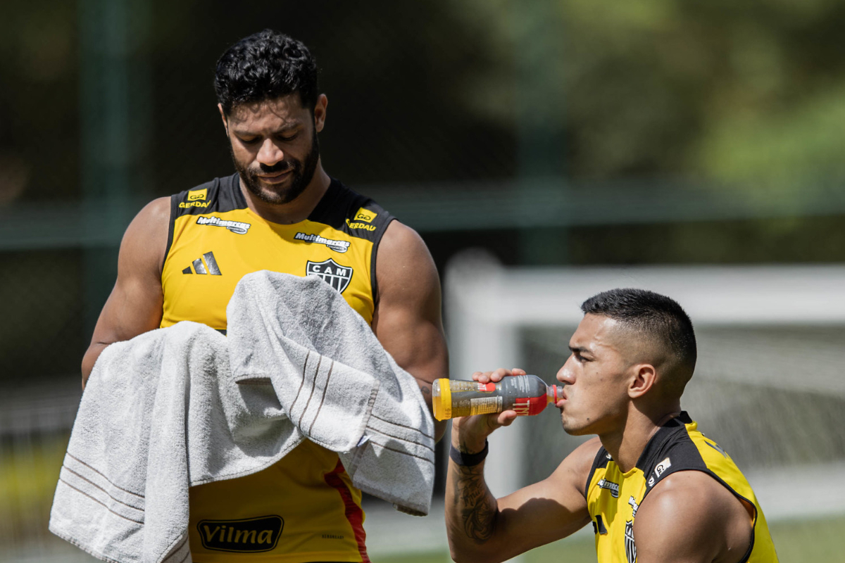 Hulk e Cuello em treino na Cidade do Galo - (foto: Pedro Souza/Atltico) Hulk e Cuello em treino na Cidade do Galo - (foto: Pedro Souza/Atltico)