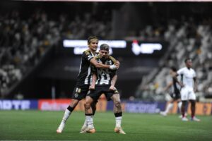 Rubens comemora golao pelo Atltico contra o Fluminense (foto: Alexandre Guzanshe/EM/D.A. Press)