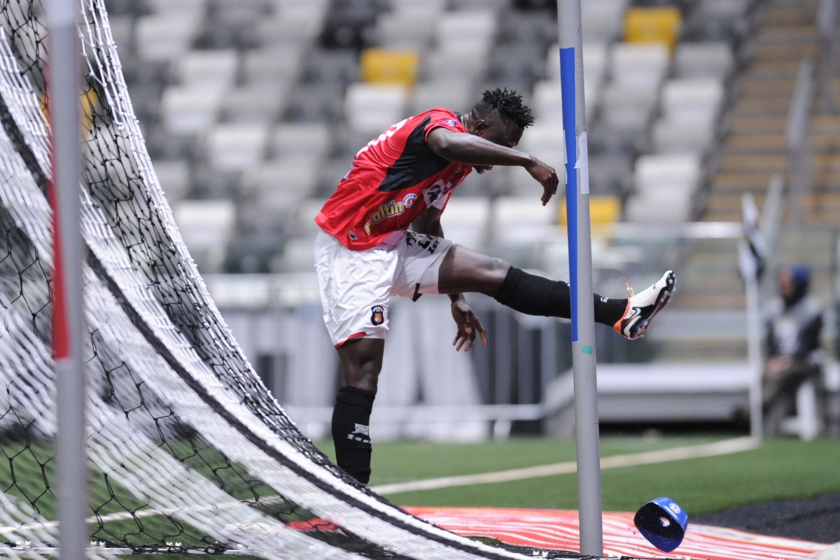 Edet lamenta gol contra na Arena MRV - (foto: Alexandre Guzanshe/EM/DA.Press) Edet lamenta gol contra na Arena MRV - (foto: Alexandre Guzanshe/EM/DA.Press)